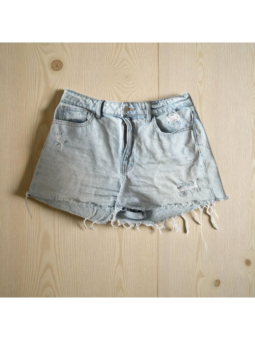 HARPER HERITAGE Light Wash Distressed Denim Shorts Size 27 NEW NWOT